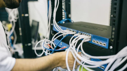 Was ist ein PoE-Switch: Alles, was Sie wissen müssen