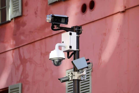 Wie kann man die IP-Adresse der Kamera herausfinden?