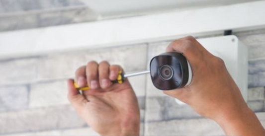 Wie man Sicherheitskameras installiert und welche Kosten damit verbunden sind