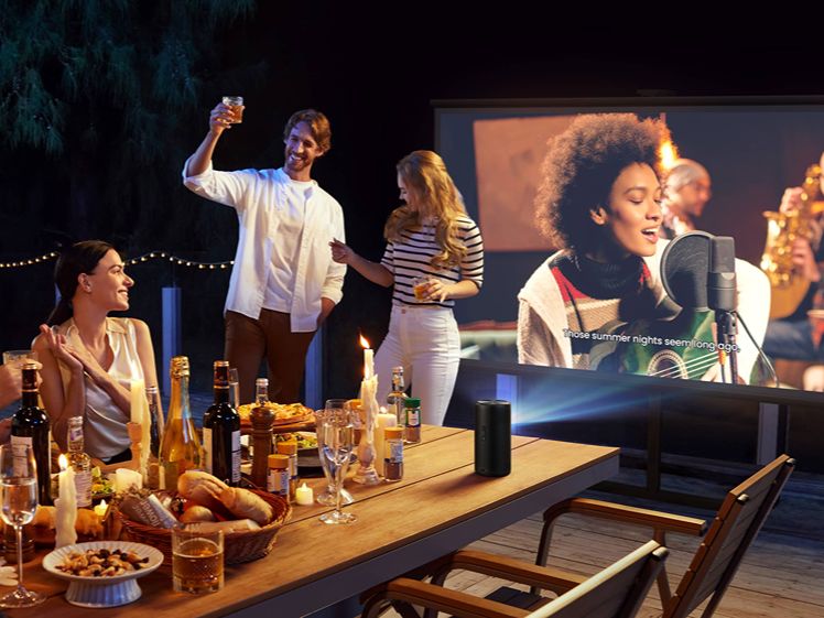 Smartphone Projektor: So wird Ihr Handy zum mobilen Kino