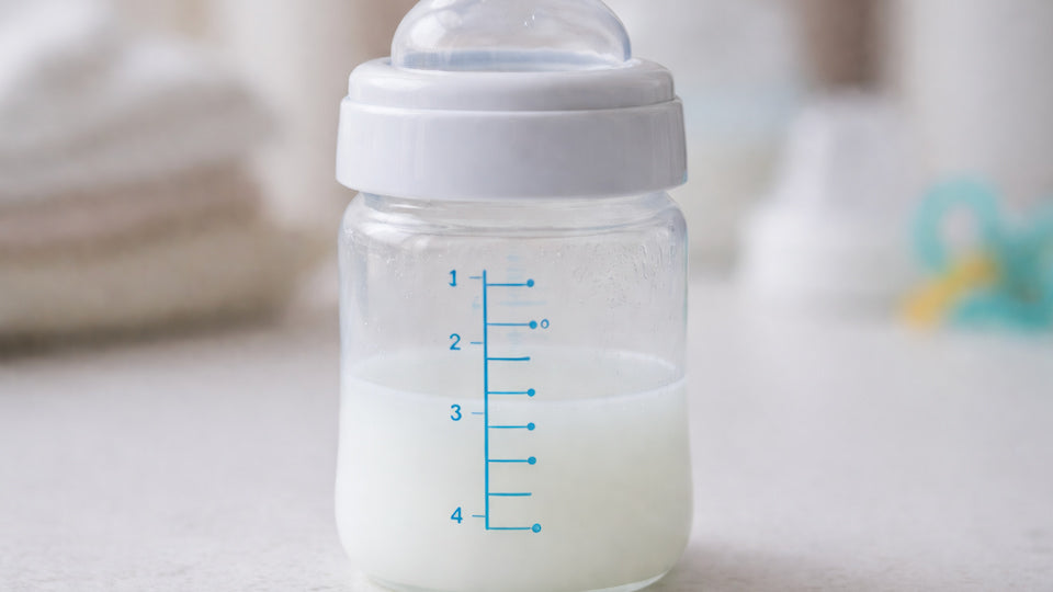 Warum ist meine Muttermilch wässrig? Was normal ist und was nicht