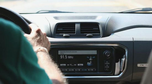 Auto USB Ladegerät: Worauf Sie beim Kauf wirklich achten sollten